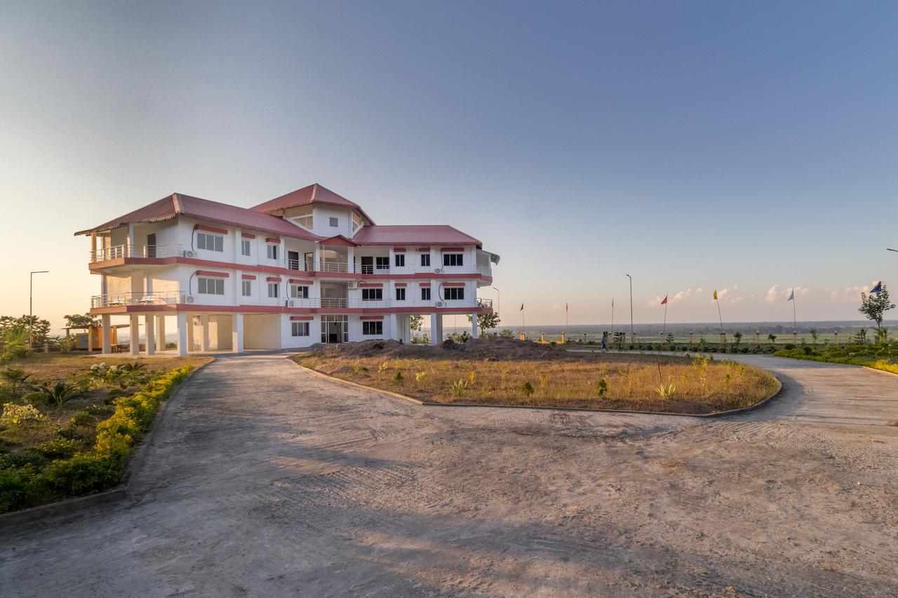 La Vue Resort Kāziranga Esterno foto