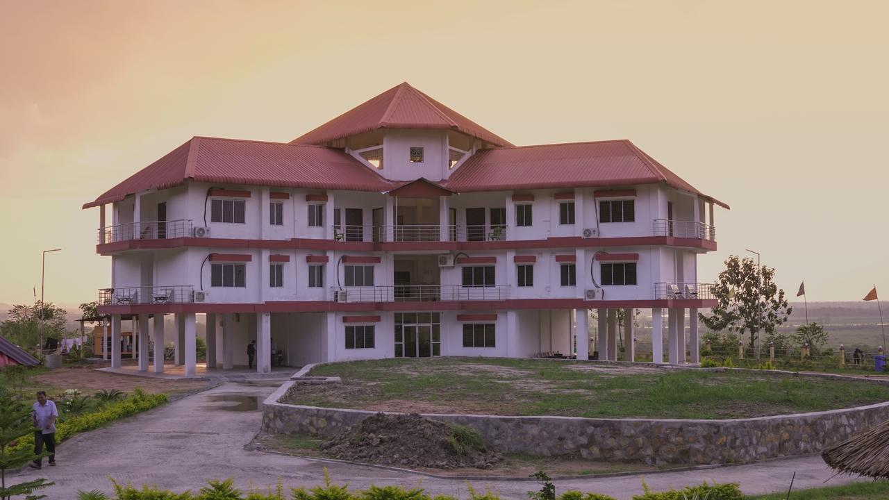 La Vue Resort Kāziranga Esterno foto